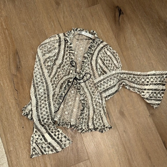Zara Ruffled Cardigan - Picture 5 of 7